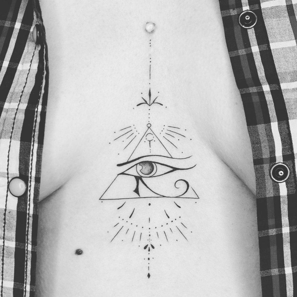 Oona Fine Line Tattoo e l’arte di tatuare il corpo Turinoise